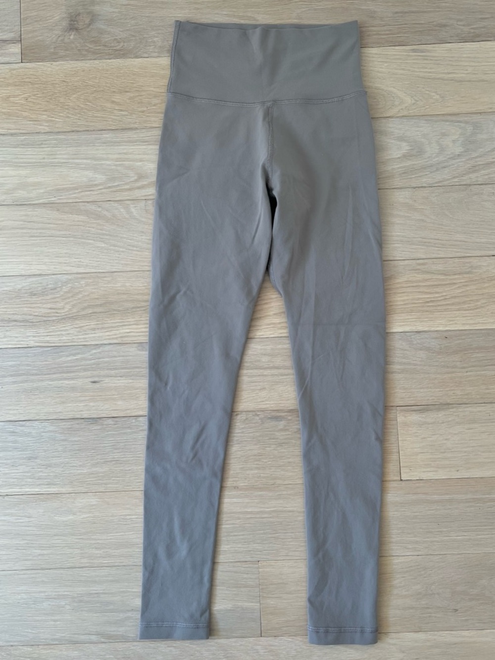 Aritzia TnAction High Rise Leggings Size XS, Taupe, Seamless, Stretch Yoga Pants